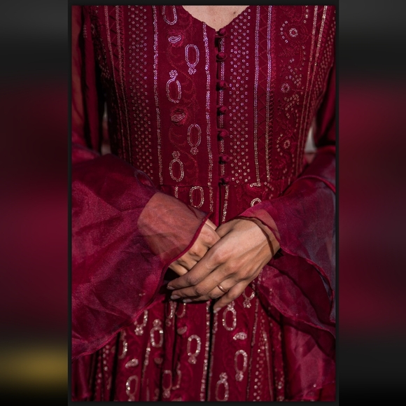Pakistani designer Maroon gown - Picture 2 of 12